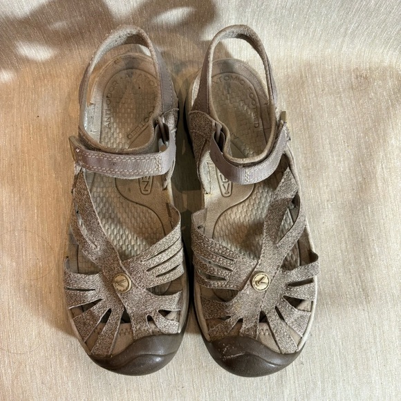 KEEN Sz 9 Rose Low Top Velcro Closure Washable Weather Proof Hiking Sandals - Picture 3 of 11